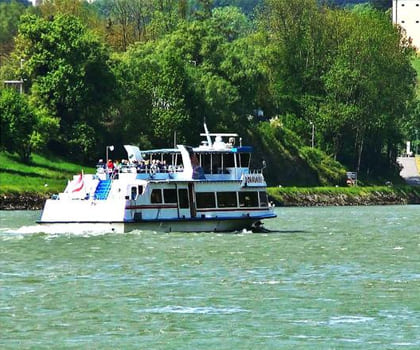 Donauschiffsfahrten im Ennshafen und Strundengau. | Rundfahrten